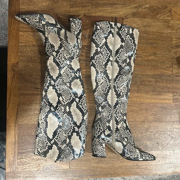 Marc Fisher Womens Knee-High Boots 6.5 M Black Snakeskin Pointed Toe - Picture 4 of 5